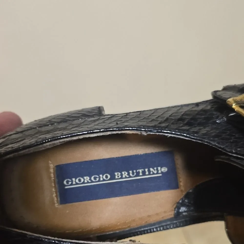 Stylish Black Crocodile Pattern Loafers